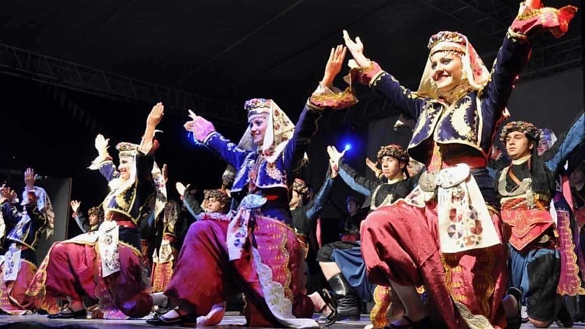 Ege denilince akla zeybek dansı gelir